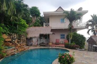 هتل The Beach House