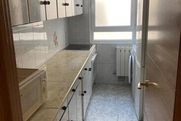 تختخواب و صبحانه Habitación Doble En Apartamento De 3 Habitaciones