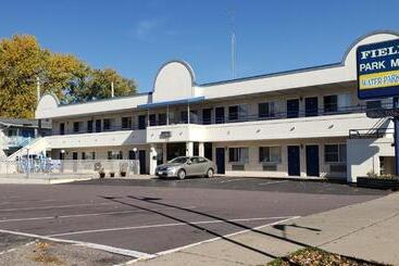 Fields Park Motel