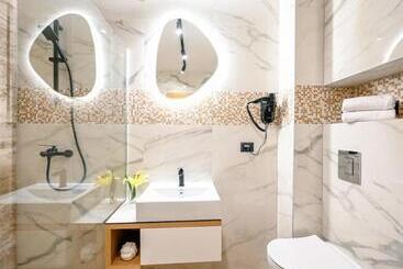 هتل Borovi Forest Resort & Spa