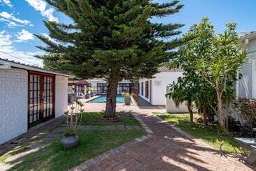 پانسیون 5 Third Avenue Guesthouse