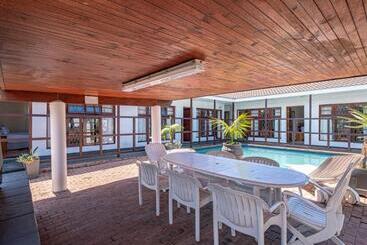 پانسیون 5 Third Avenue Guesthouse