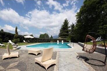 تختخواب و صبحانه Villa Ghiringhelli