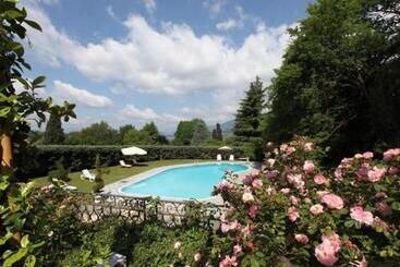 تختخواب و صبحانه Villa Ghiringhelli