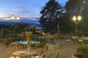 تختخواب و صبحانه Villa Ghiringhelli