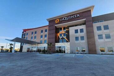 هتل La Quinta Inn & Suites By Wyndham Del Rio