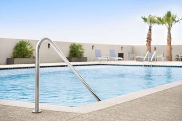 هتل La Quinta Inn & Suites By Wyndham Del Rio