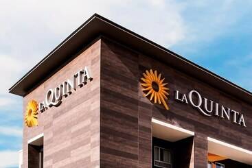 هتل La Quinta Inn & Suites By Wyndham Del Rio