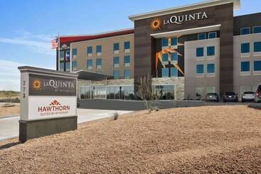 هتل La Quinta Inn & Suites By Wyndham Del Rio