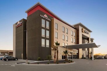 هتل La Quinta Inn & Suites By Wyndham Del Rio
