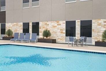 هتل La Quinta Inn & Suites By Wyndham Del Rio
