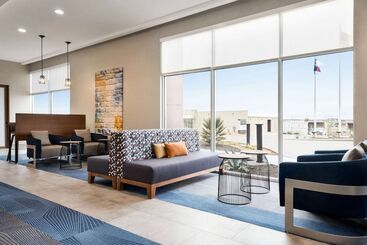 هتل La Quinta Inn & Suites By Wyndham Del Rio