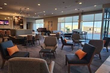 هتل La Quinta Inn & Suites By Wyndham Del Rio