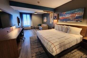 هتل La Quinta Inn & Suites By Wyndham Del Rio