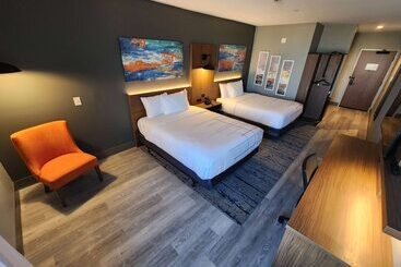هتل La Quinta Inn & Suites By Wyndham Del Rio