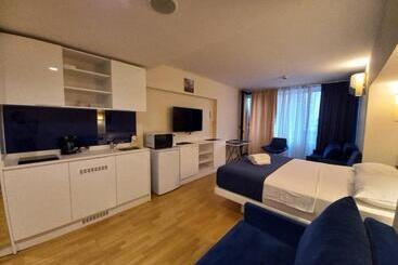 هتل Orbi City Apartments