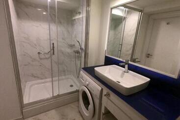 هتل Orbi City Apartments