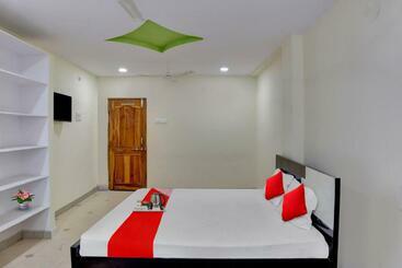 هتل Oyo 70251 Vasara Rooms Banquet Hall