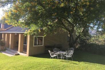 پانسیون Aloe Valley Retreat