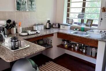 پانسیون Aloe Valley Retreat