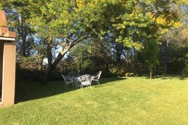 پانسیون Aloe Valley Retreat