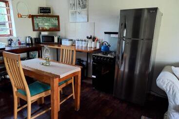 پانسیون Aloe Valley Retreat