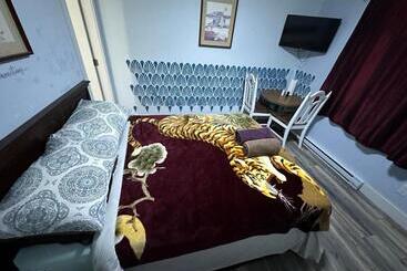 پانسیون Guest Suite   Private Retreat   J 1