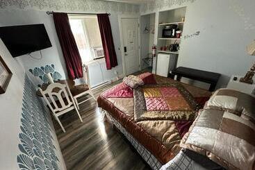 پانسیون Guest Suite   Private Retreat   J 1