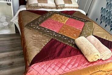 پانسیون Guest Suite   Private Retreat   J 1