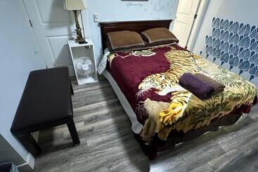 پانسیون Guest Suite   Private Retreat   J 1
