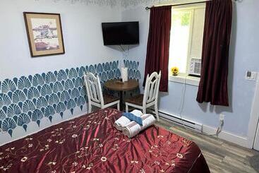پانسیون Guest Suite   Private Retreat   J 1
