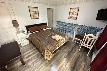 پانسیون Guest Suite   Private Retreat   J 1