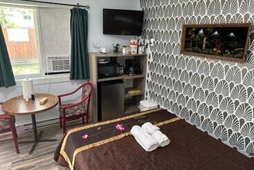پانسیون Guest Suite   Private Retreat   J 1