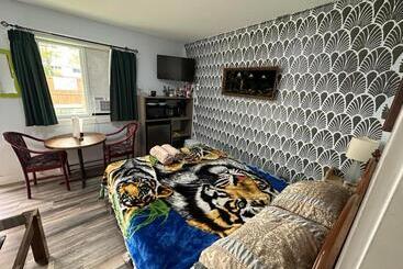 پانسیون Guest Suite   Private Retreat   J 1