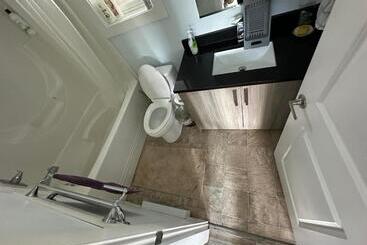 پانسیون Guest Suite   Private Retreat   J 1