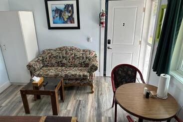 پانسیون Guest Suite   Private Retreat   J 1