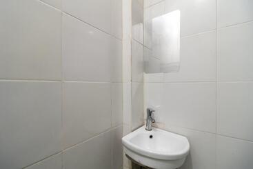 Urbanview Hotel Bizhome Artha Gading Boulevard By Reddoorz