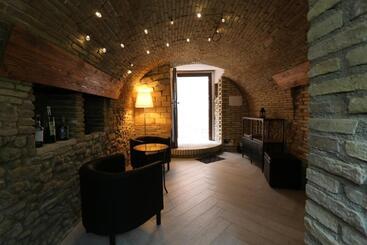 تختخواب و صبحانه Petite Maison
