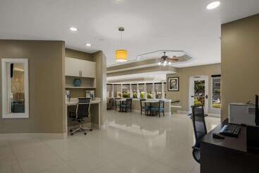 هتل Mainstay Suites Savannah Midtown