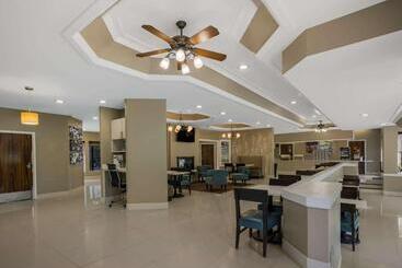 هتل Mainstay Suites Savannah Midtown