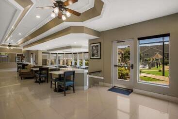 هتل Mainstay Suites Savannah Midtown
