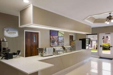 هتل Mainstay Suites Savannah Midtown