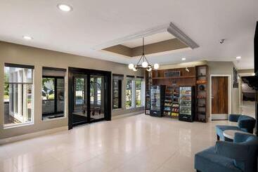هتل Mainstay Suites Savannah Midtown