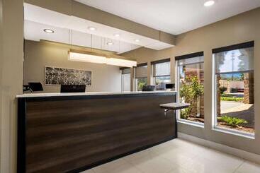 هتل Mainstay Suites Savannah Midtown