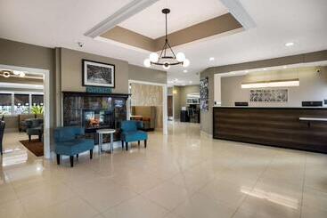 هتل Mainstay Suites Savannah Midtown