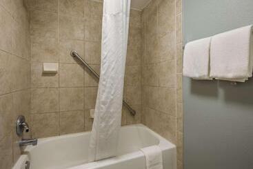 هتل Mainstay Suites Savannah Midtown