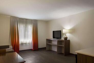 هتل Mainstay Suites Savannah Midtown