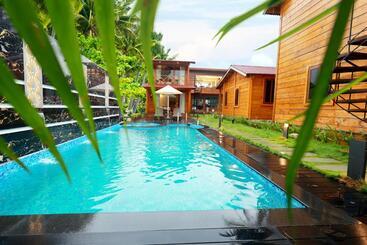 Wooden Ecr Sea Resort
