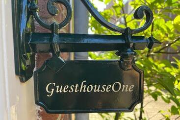 تختخواب و صبحانه Guesthouseone