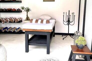 هتل D  Art Villa Retreat And Spa